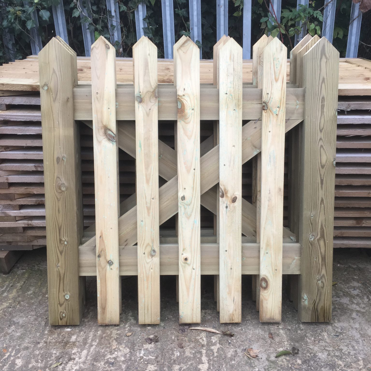 Palisade Gate By LF Pointed Top Linney FencingLinney Fencing